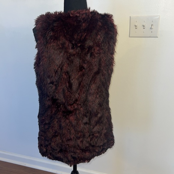 Ms Jane Faux Fur Vest - Picture 7 of 8